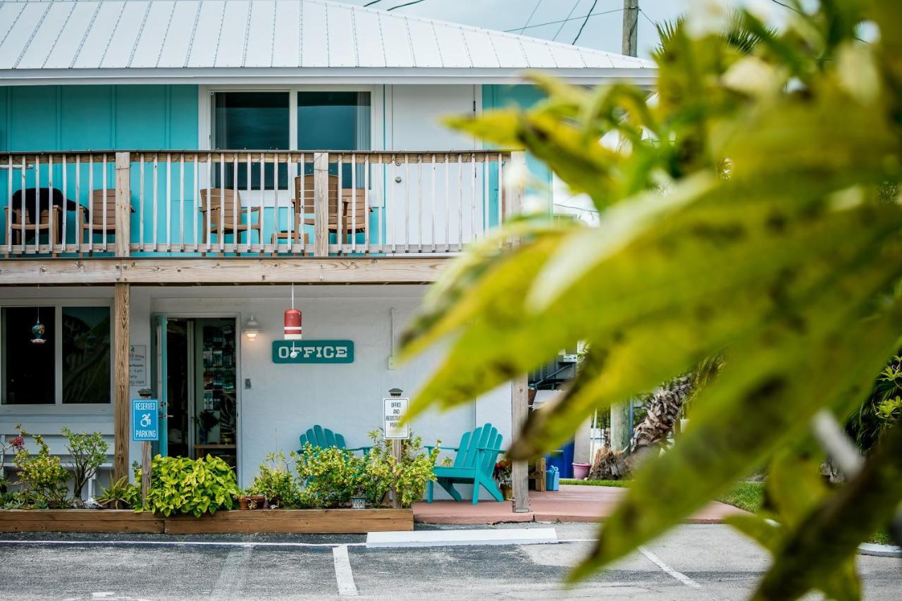 Ragged Edge Resort & Marina 아일라모라다 외부 사진