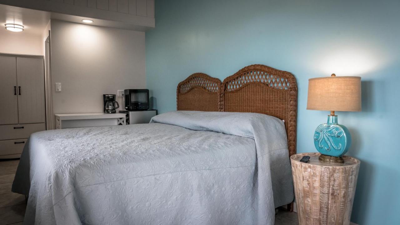 Ragged Edge Resort & Marina 아일라모라다 외부 사진