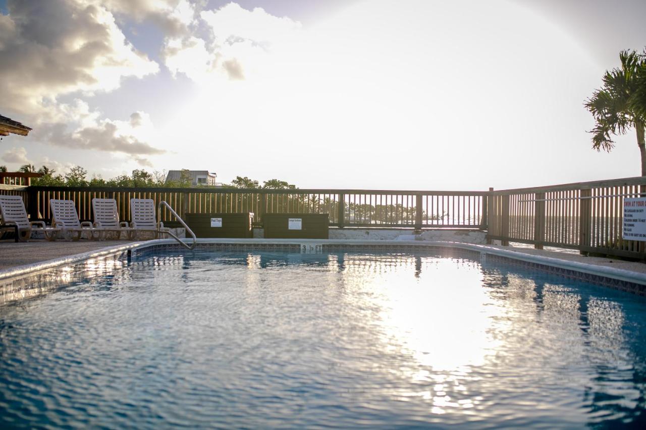 Ragged Edge Resort & Marina 아일라모라다 외부 사진