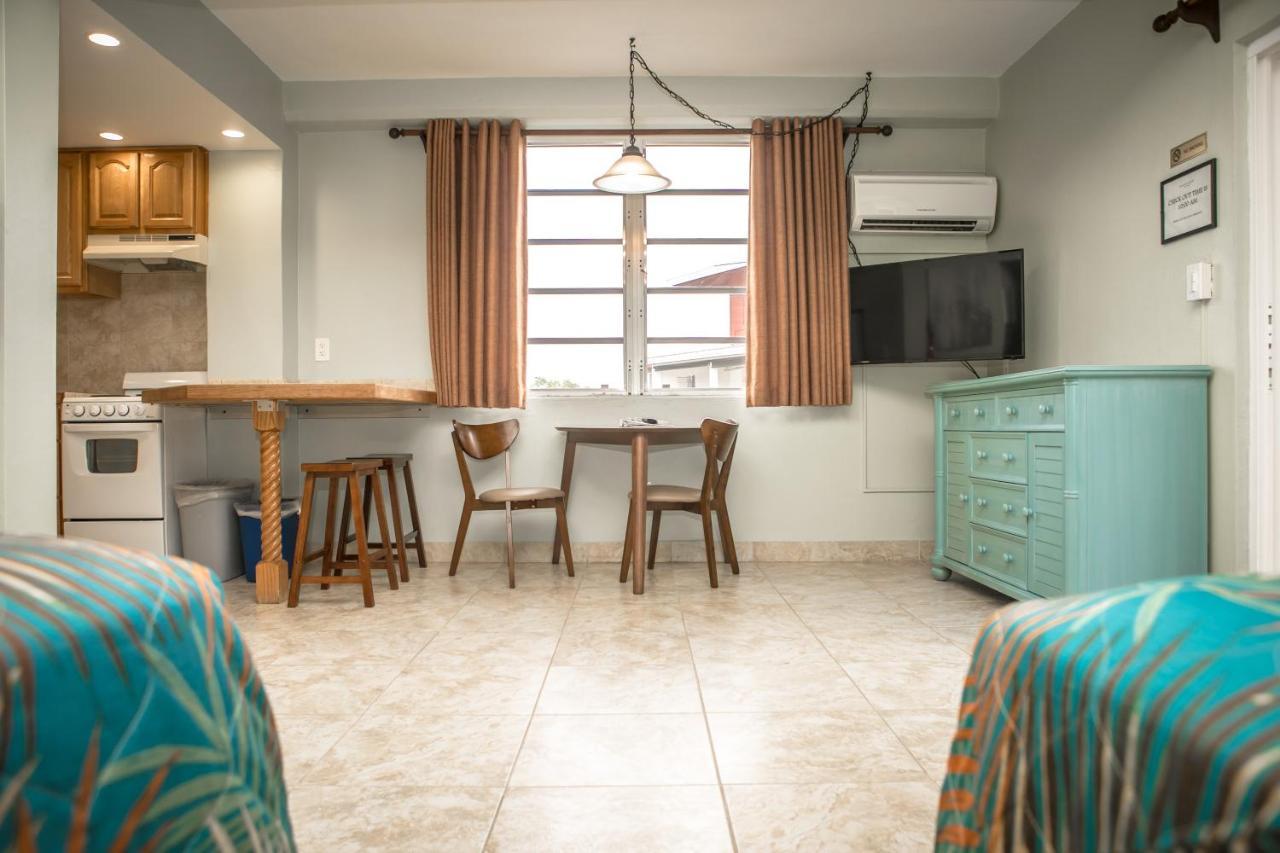 Ragged Edge Resort & Marina 아일라모라다 외부 사진