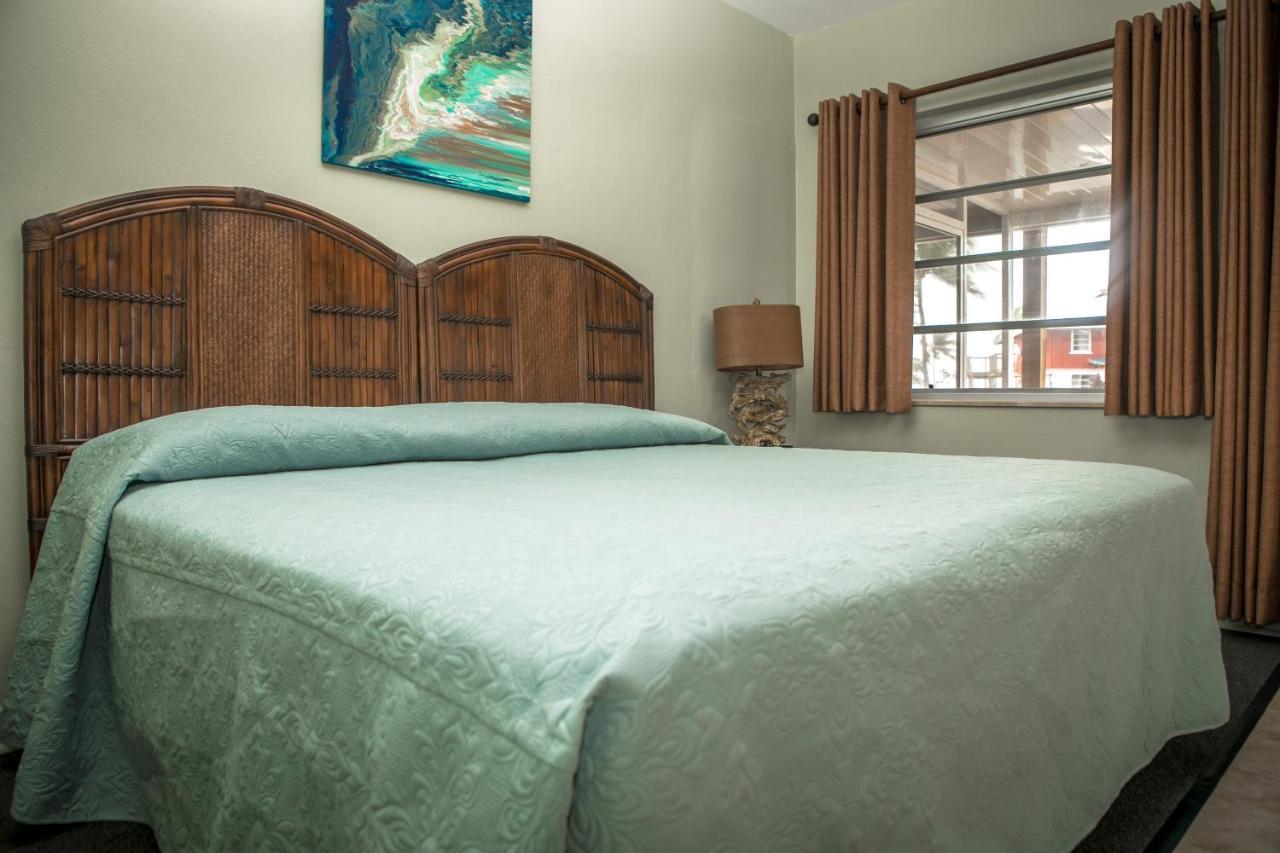 Ragged Edge Resort & Marina 아일라모라다 외부 사진