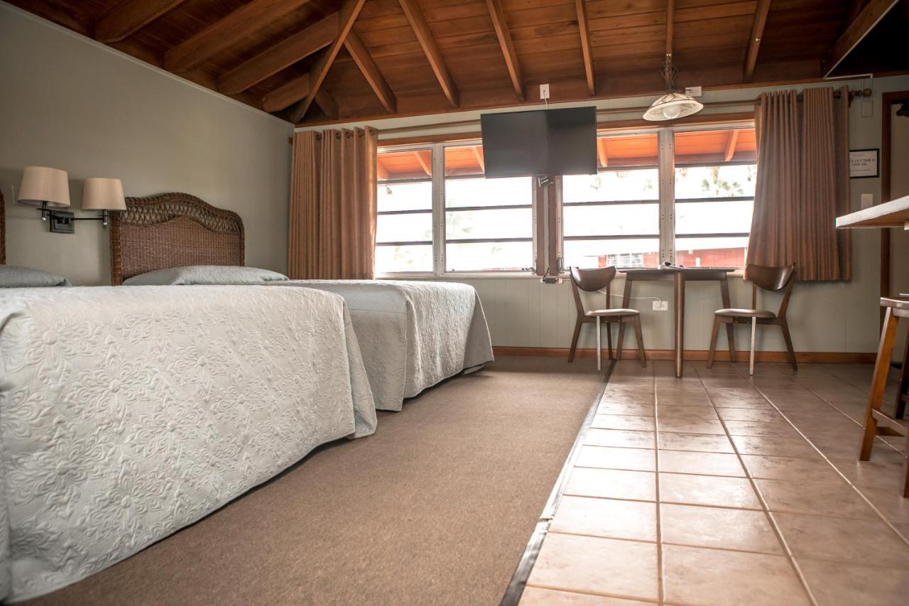 Ragged Edge Resort & Marina 아일라모라다 외부 사진
