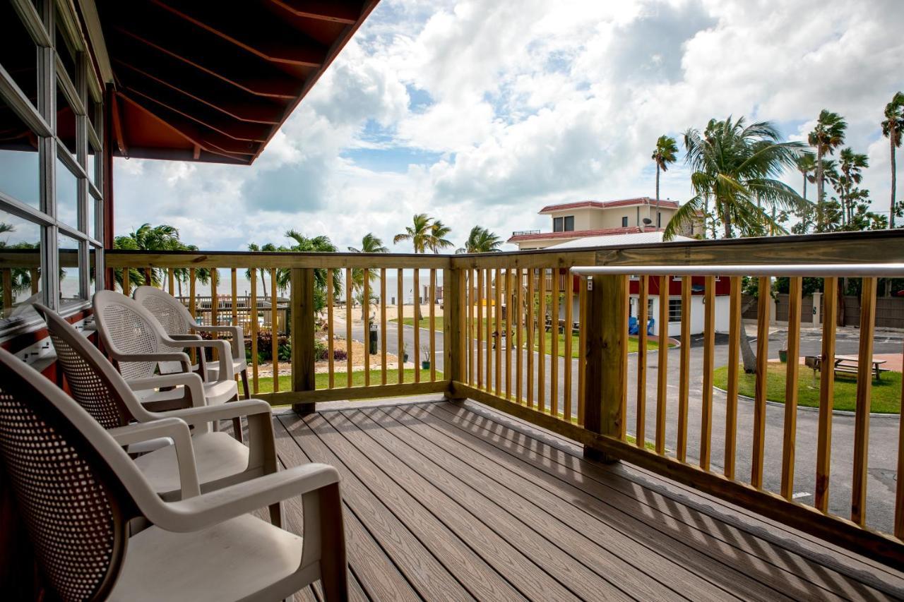 Ragged Edge Resort & Marina 아일라모라다 외부 사진